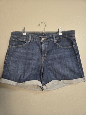 Levis Mid Rise Jean Cuffed Shorts Size 32